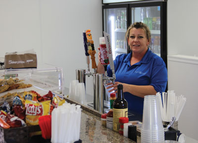 Moapa Valley resident and Mitch’s Bar and Grill employee Robyn Zimmerman serves up a cold beer for diners at the newly opened restaurant in the Coyote Springs golf course clubhouse. PHOTO BY VERNON ROBISON/Moapa Valley Progress.